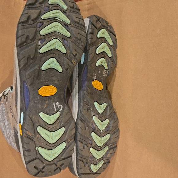 Ahnu by Teva Women’s Hiking Boots – Gray/Teal – Size 7.5 - Picture 5 of 6